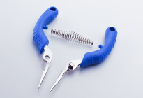 You can take off the spring and remove the handle to enable thorough cleaning for better sanitation. It is made of stainless steel to be sanitary with a long service life.