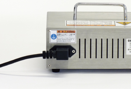 An internal adapter for use around the world, supporting use from 100V to 240V.