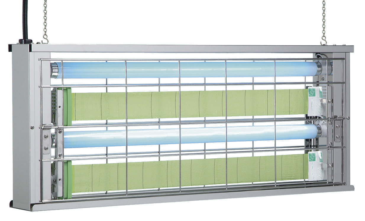 Does not reduce an insect-catching efficiency bu using 2 lamps and 2 tapes