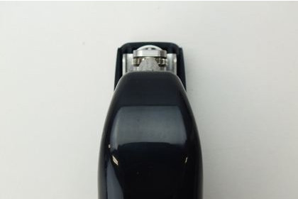 Easy to see contact points<br />
The arc-shaped teeth of the Hand piece allows the user to see the weld points clearly.