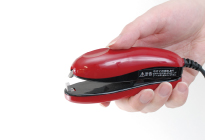 Simply hold the handpiece for a few seconds to weld the material.